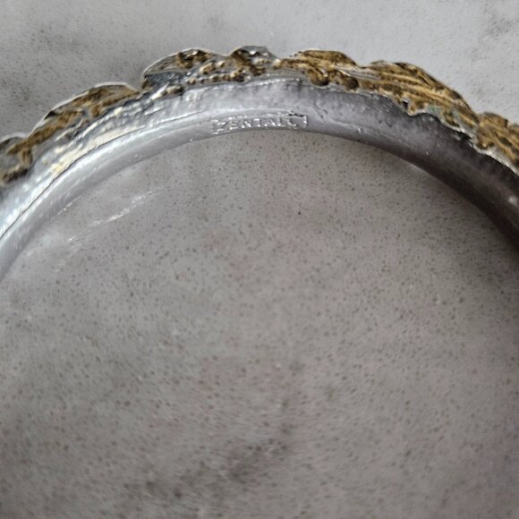 PAIR OF ZENTALL SCALLOPED-EDGE HEAVY METAL BANGLE BRACELETS - Picture 11 of 16